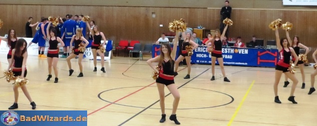 Dragons Cheerleader (Keine Sensationals für den Basketball in Düsseldorf)