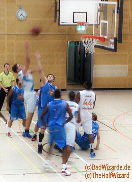 GIANTS kämpfen um den Ball (Basketball in Düsseldorf)